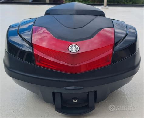 Schema di montaggio del bauletto Yamaha 50 litri