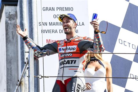 Andrea Dovizioso festeggia una vittoria