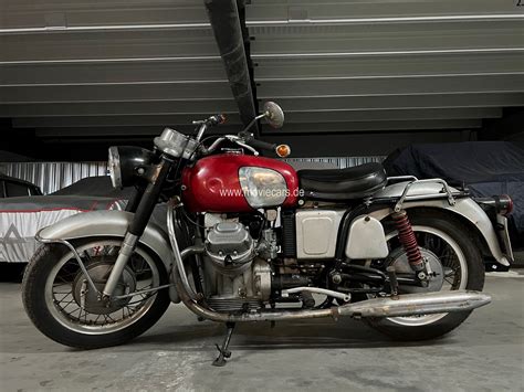 Moto Guzzi V7 700