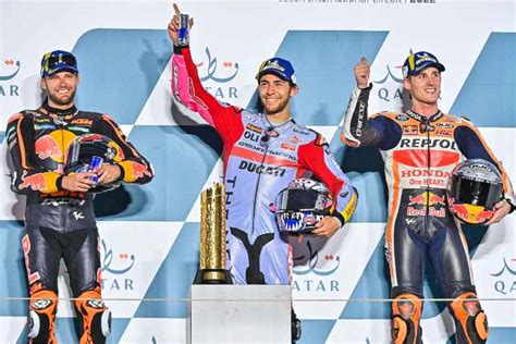 podio di motociclisti