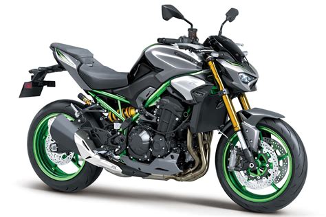 Kawasaki Z900 con accenti verdi e neri