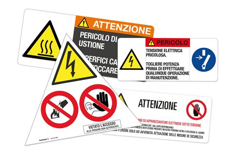 Schema che mostra la posizione delle cuffiette e del microfono all'interno di un casco da moto