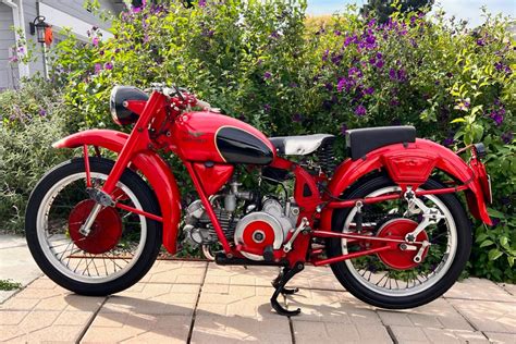 Moto Guzzi Airone Sport in esposizione