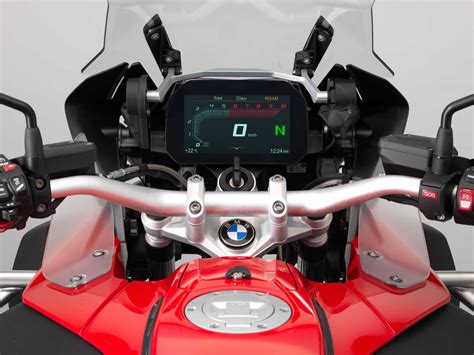 BMW TFT display showing motorcycle connectivity options