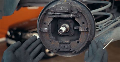 Dettaglio del meccanismo della camma di un freno a tamburo