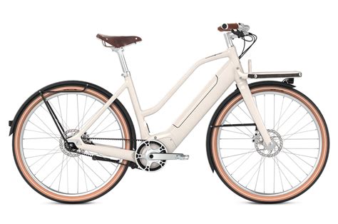 bicicletta elettrica moderna in città