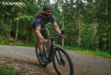 Gravel bike su un sentiero sterrato