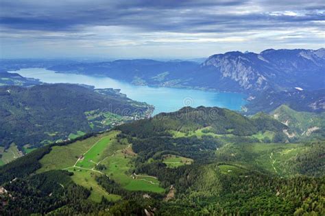 Panorama del lago Wolfgangsee, parte del circuito Salzkammergut