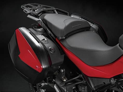 Set di valigie laterali e bauletto su una Ducati Multistrada