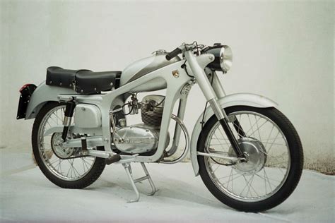 Aero Caproni Capriolo 200cc in un contesto storico