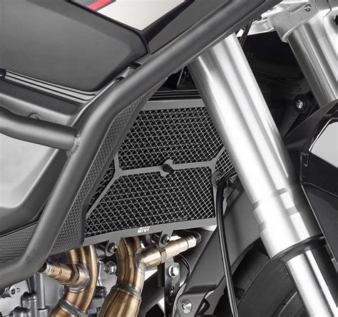 BMW R1200GS LC con protezione radiatore Givi installata