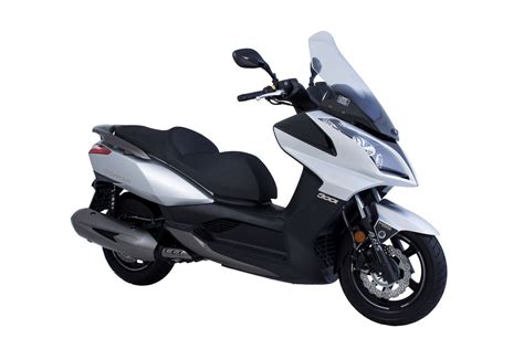Scooter Kymco Downtown 300i in primo piano