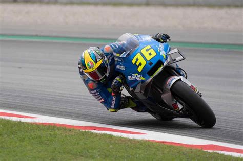 Joan Mir celebra una vittoria in Moto3