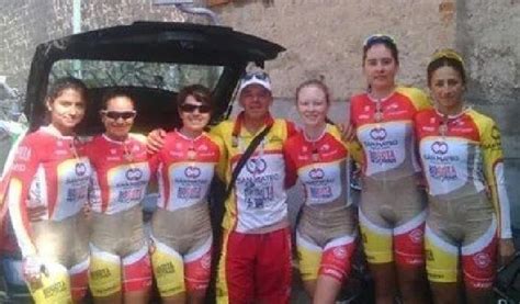 Cicliste colombiane con divise controverse