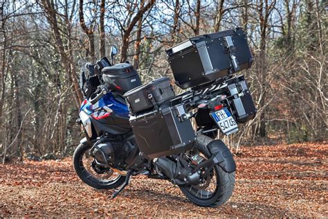Moto BMW GS con valigie Givi