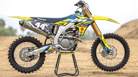 Suzuki RM motocross race