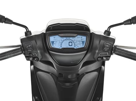 Dettaglio cruscotto LCD Piaggio Medley 125