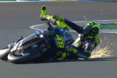 Valentino Rossi durante una caduta