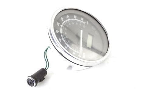 contachilometri di una Honda Shadow 750 con condensa interna