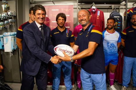 Atleti delle Fiamme Cremisi durante un evento