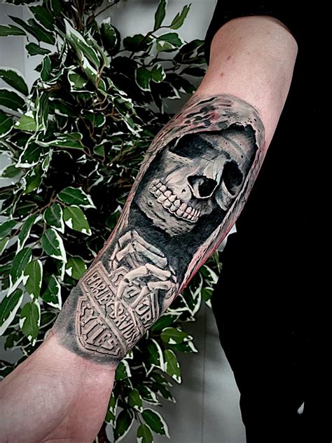 Tatuaggio teschio biker