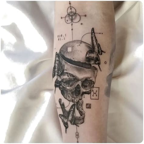 Tatuaggio neo-traditional di un teschio