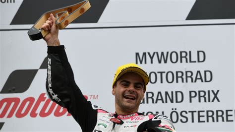 Romano Fenati che afferra il freno di Stefano Manzi