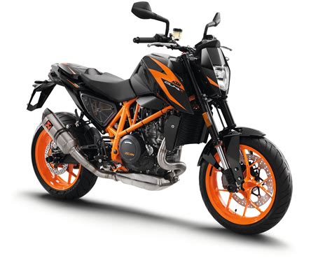KTM 690 Duke R in azione su una strada tortuosa