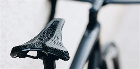 Collage di diverse tipologie di selle da bicicletta