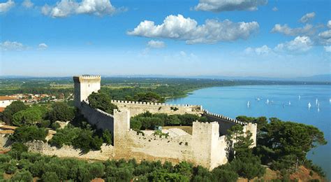 Castiglione del Lago con la Rocca del Leone