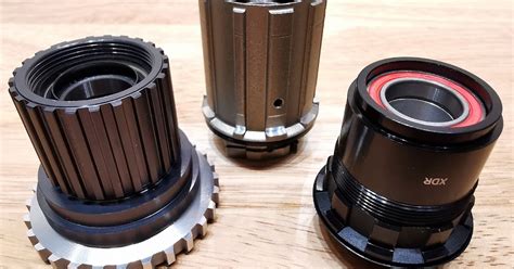 Icone che rappresentano i diversi standard di compatibilità (Center Lock, 6 bulloni, Shimano HG, SRAM XD, Micro Spline)