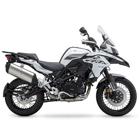 Benelli TRK 502 en un calzo rueda