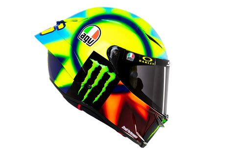 Casco di Valentino Rossi con design ispirato al tricolore italiano