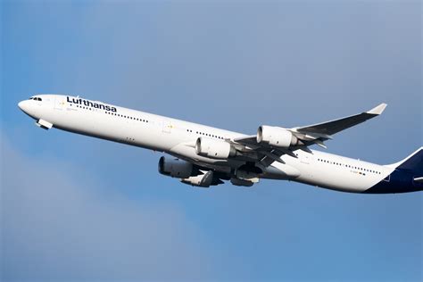 Airbus A340 in volo