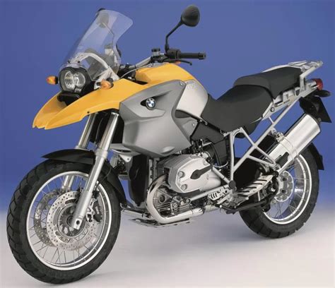 BMW R 1200 GS 2006 in un paesaggio montano