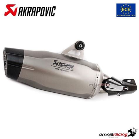 Particolare di un terminale di scarico Akrapovič per BMW R 1200 GS