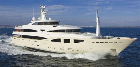 Yacht di lusso al largo di Capri