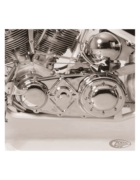 Dettaglio di una copertura batteria cromata per Harley Davidson Sportster