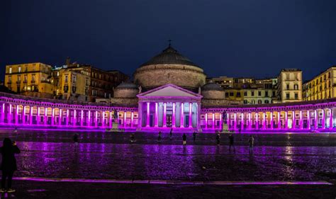 Illuminazione rosa di Piazza Grande a Oderzo per il Giro d'Italia