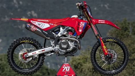Honda CRF450 con diverse opzioni di parti in plastica