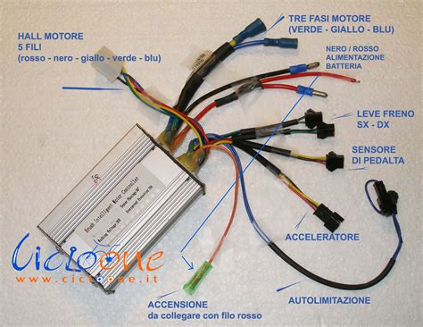 Schema elettrico di una moto con evidenziate le connessioni della batteria