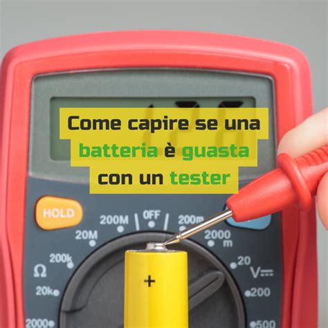 Componenti elettrici di una moto con un tester