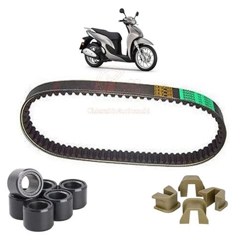 Immagine di un kit cinghia, rulli e distanziali per scooter