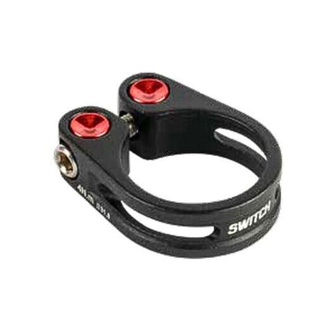 Dettaglio di un collarino reggisella colorato su una mountain bike