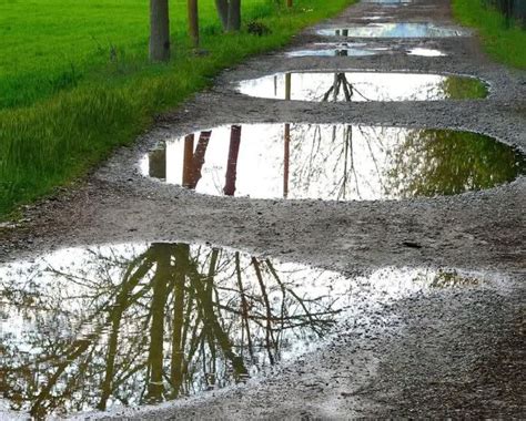 moto che solleva acqua da una pozzanghera