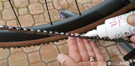 Catena di bicicletta con cera