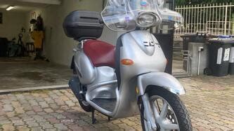 Scooter Italjet Torpedo con dettagli cromati e ruote alte