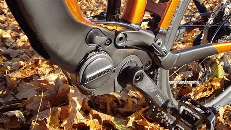 Primo piano del motore SyncDrive Pro 3 su una bicicletta Giant