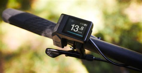 Schermata del display RideControl Dash 2 su un manubrio di bicicletta