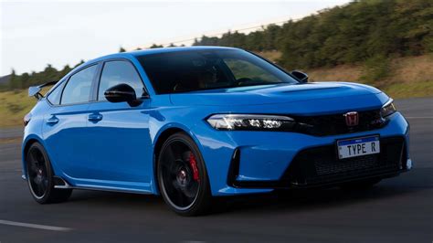 Honda Civic Type R a quattro porte in movimento